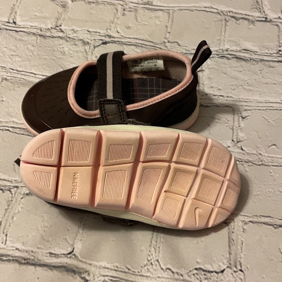 Girls Nike Free Size 6C - Picture 3 of 4